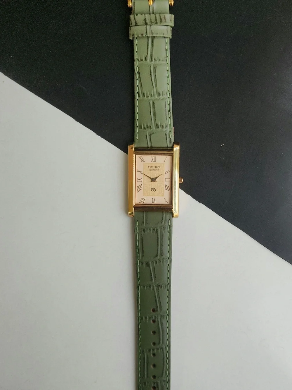 Seiko classic quartz